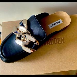 NWB Steve Madden study clog.